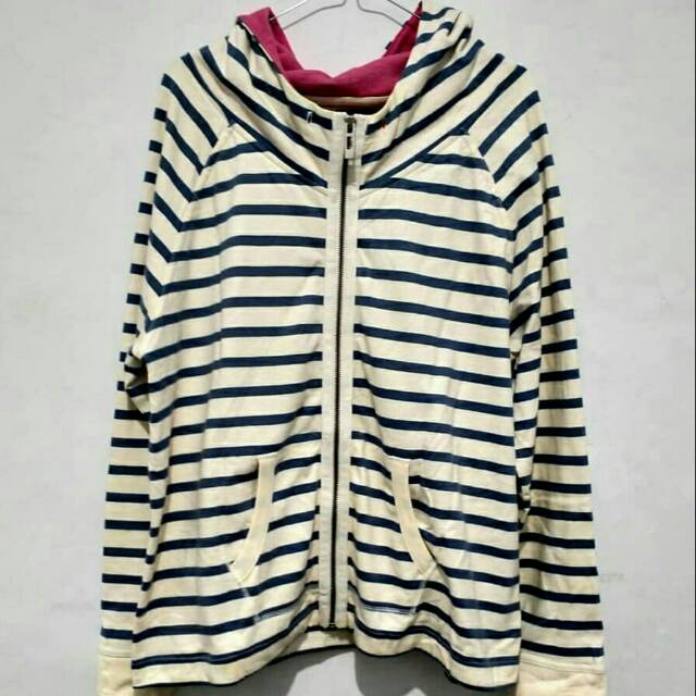 

Modelist Bourgeois Price : 50k Minus : Tali