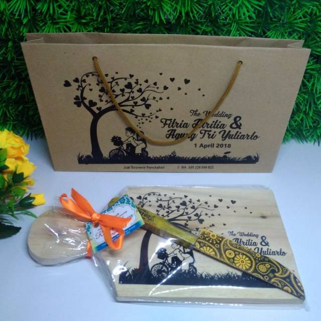 

Souvenir pernikahan telenan paper bag pisau