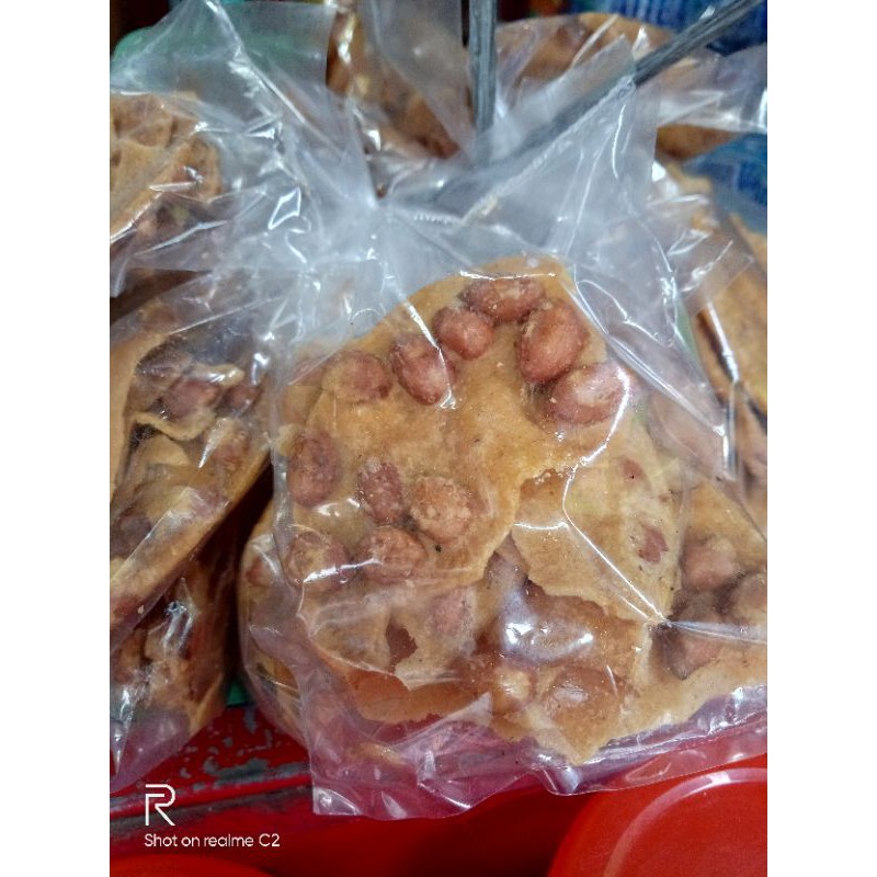 

peyek kacang renyah dan nikmat