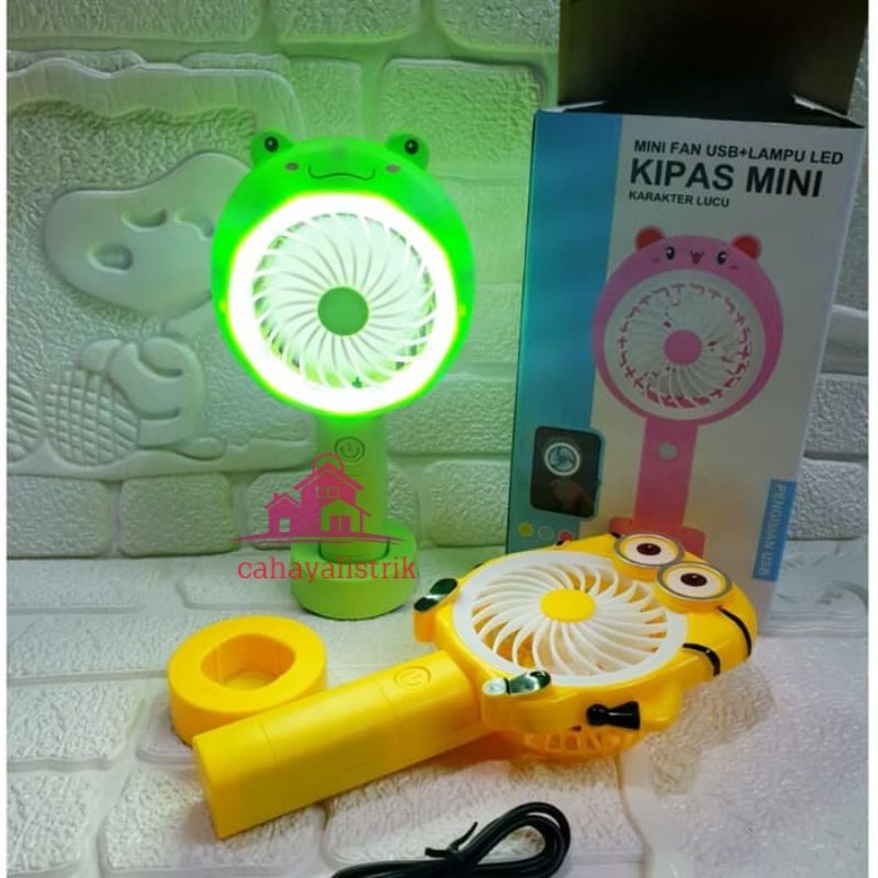 Kipas Angin Portable Kipas Mini Tangan Genggam Tancap Karakter Fan Led Light Lucu Unik Portable USB Doraemon Hello Kitty