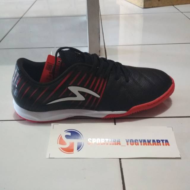 Sepatu Futsal Specs Barricada Lea / Black