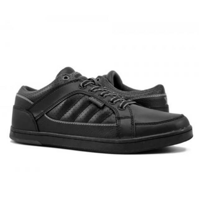Sepatu school delmora black