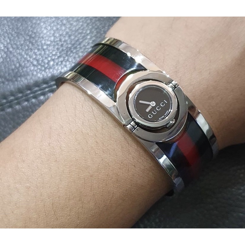 gucci twirl bangle