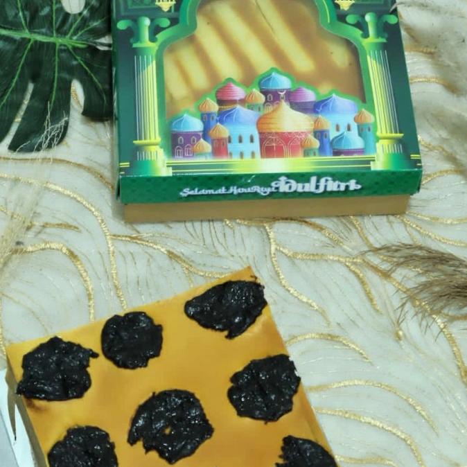 

Kue Lapis Legit Plum Prunes Keju Parcel Hampers Lebaran Idulfitri Midlethreemald