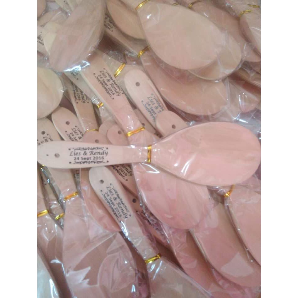 souvenir centong nasi kayu