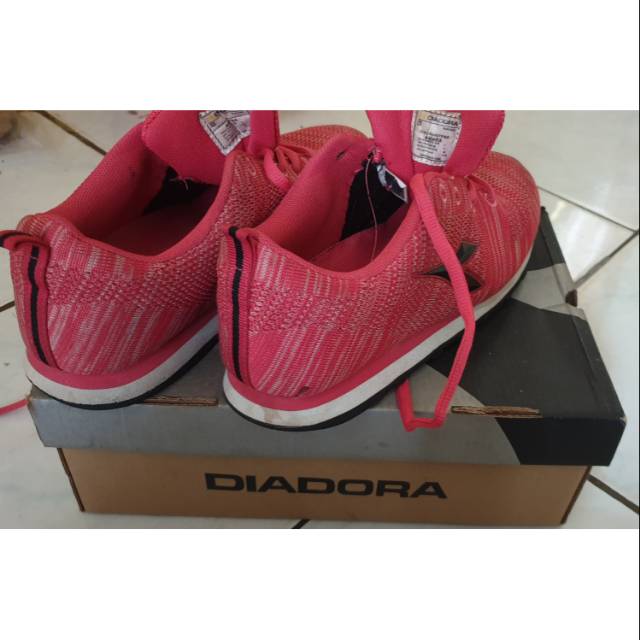 Sepatu diadora cewek pink preloved