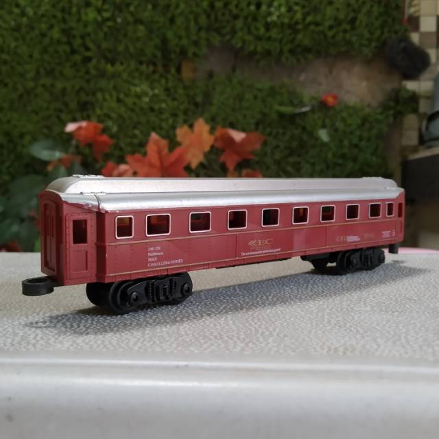 Railking gerbong merah