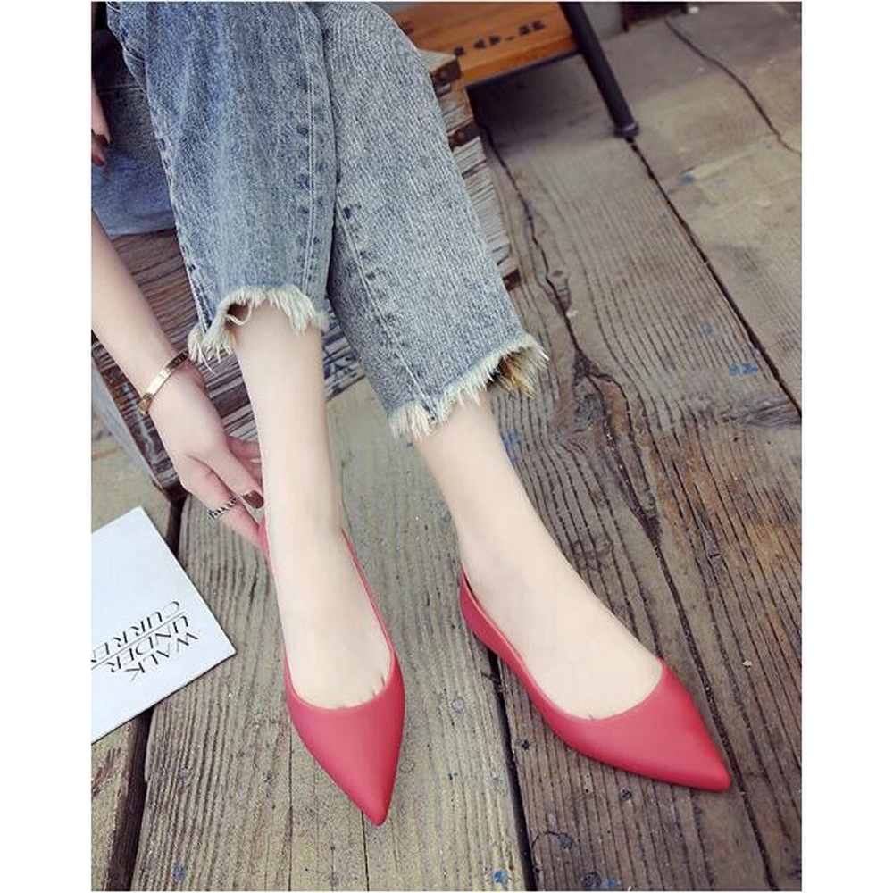 pointed toe jelly flats