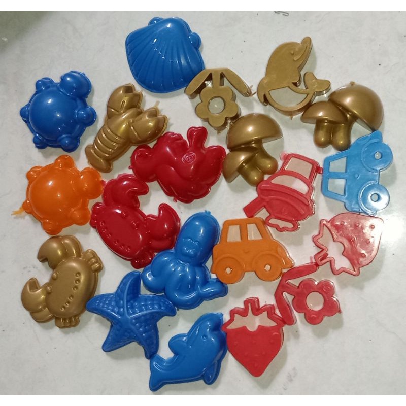 cetakan pasir kinetik campur hewan laut dan kecil