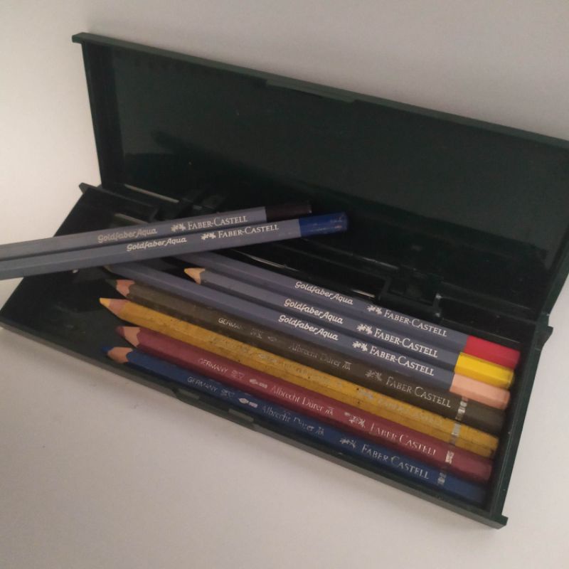 

Paket Pensil Warna 4pcs Albrecht Durer & 5pcs Goldfaber Aqua [PRELOVED]