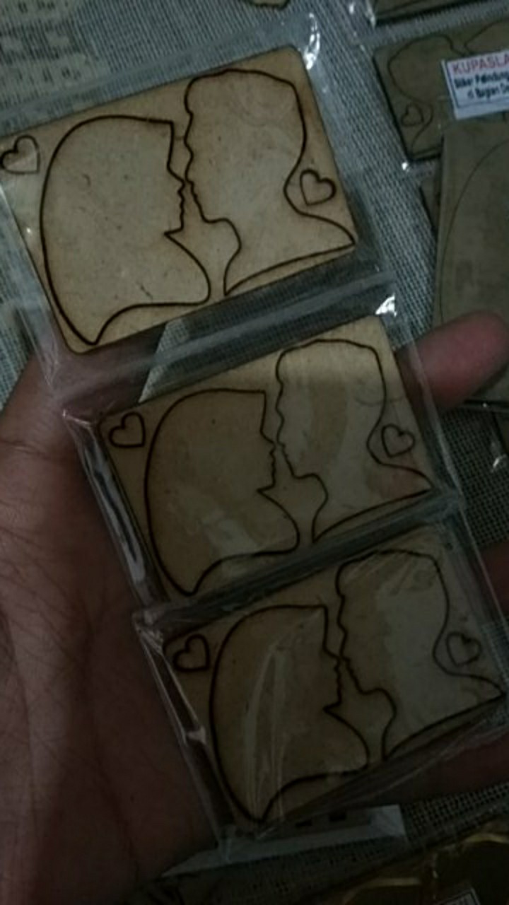 Rs 3,3 Cm Siluet Couple Muslim Mini Kayu Mdf / Chipboard / Triplex Dekorasi / Mahar / Seserahan