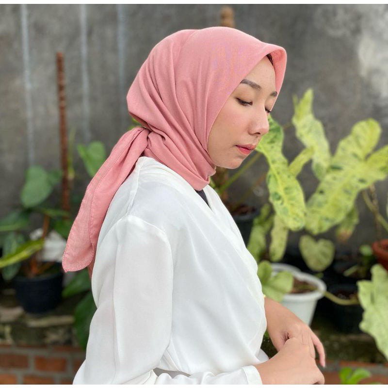 PARIS PREMIUM HIJAB SEGIEMPAT PARIS PREMIUM TEBAL TERLARIS SAFA HIJAB