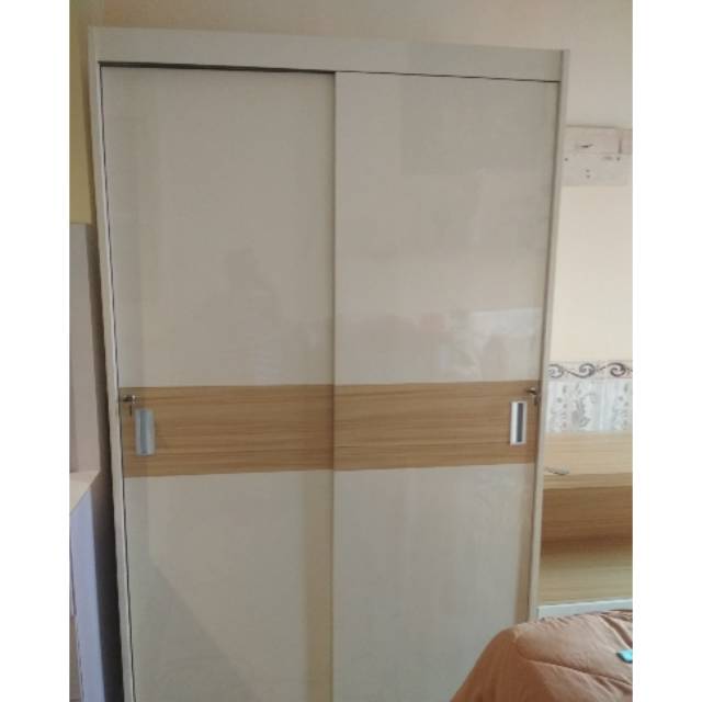 1 sett interior kamar (meja rias,lemari baju,kabinet tv)