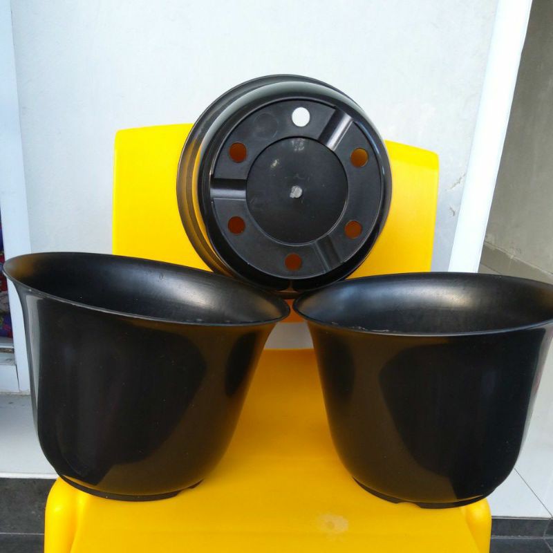 Pot Bunga RGU 20 Hitam Diameter 19 cm Bulat Polos Tanaman Hias Taman Murah Yogyakarta Jogja Plastik