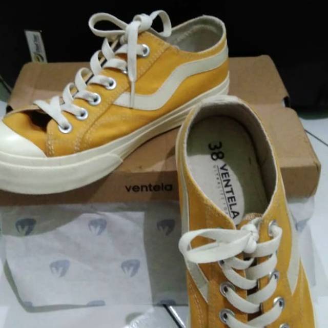 Preloved sepatu ventela dark yellow ukuran 38