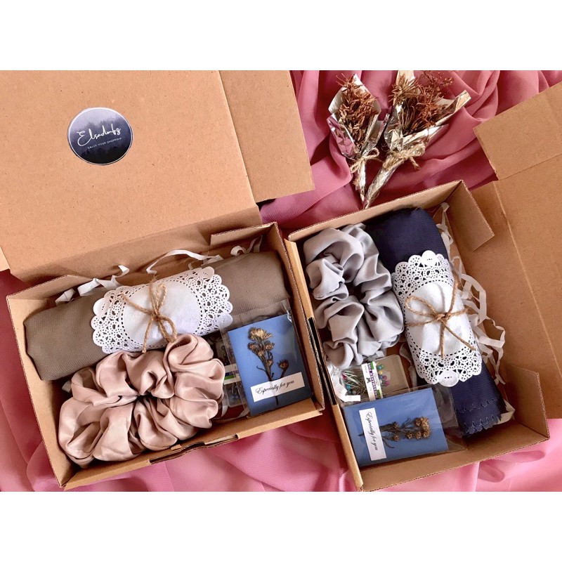 

HAMPERS HIJAB GIFT BOX SOUVENIR HARI IBU/GRADUATION/BIRTHDAY/SEMPRO/DLL