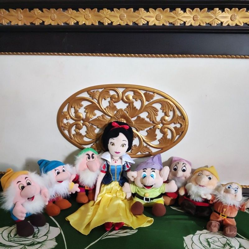 Boneka snow white dan 7 kurcaci original disney (sepaket)