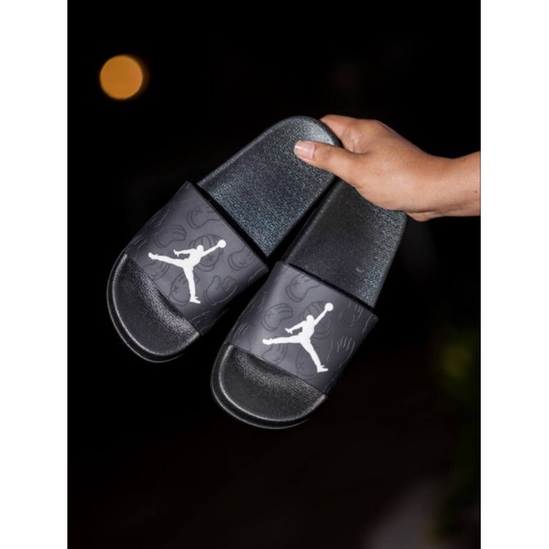 Sandal Air Jordan x KAWS