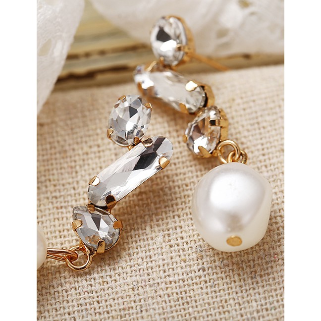 LRC Anting Tusuk Fashion Gold Irregular Mosaic Crystal Faux Pearl Earrings F76958