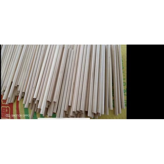 

Ω Pensil polos kayu seikat isi 100 batang bulat ○