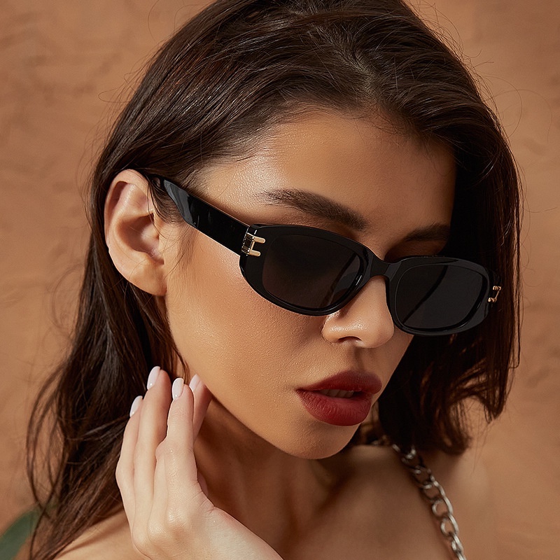 Kacamata Hitam Model Mata Kucing Untuk Wanita