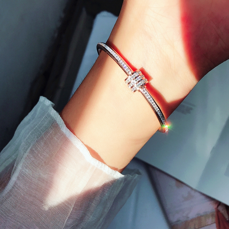 Gelang Titanium Wanita Berlian Lapis Emas 18K Anti Karat Bangle Korea Perhiasan-4
