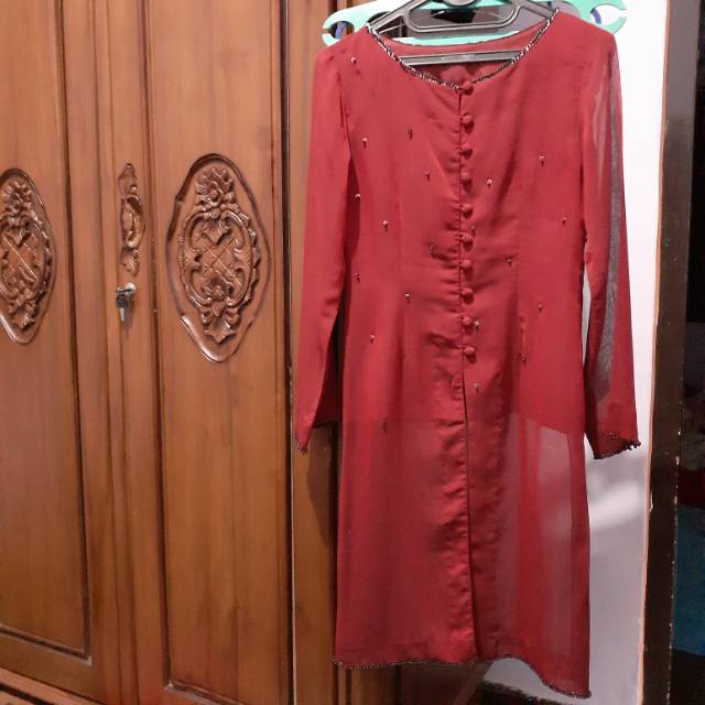 Kebaya merah maroon