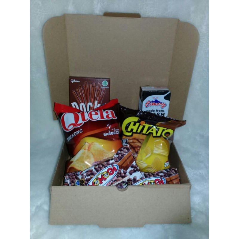 

Snack Box/untuk anniversary/hadiah ultah/wisuda dll
