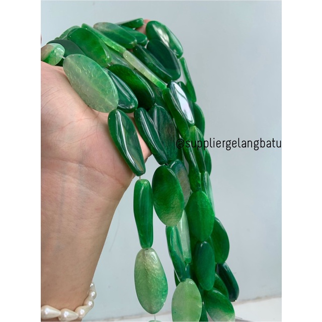 batu alam Penden simba oval hijau muda serat 2 x 4 cm soft green agate