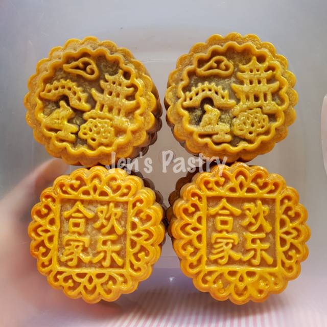 

Mooncake filling dauyong/tausa putih, pandan,red bean/tausa hitam telor asin.