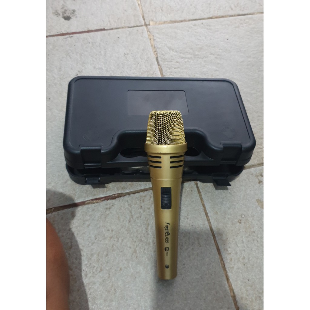 G520 ORIGINAL first class Mic kabel dynamic Microphone besi metal profesional firstclass pro sing cable karaoke vocal audio sound mik pengeras suara mikrophone EMAS G520  Bisa buat segala jenis audio sound  WARNA EMAS  Langsung nyala. Tidak menggunakan ba