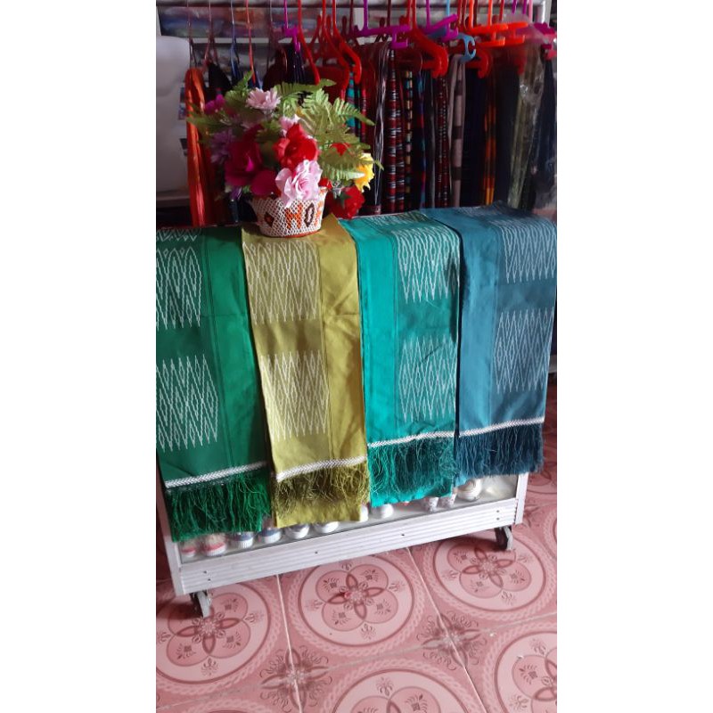 Nuansa Hijau Songket Martinah Sibolang Rasta