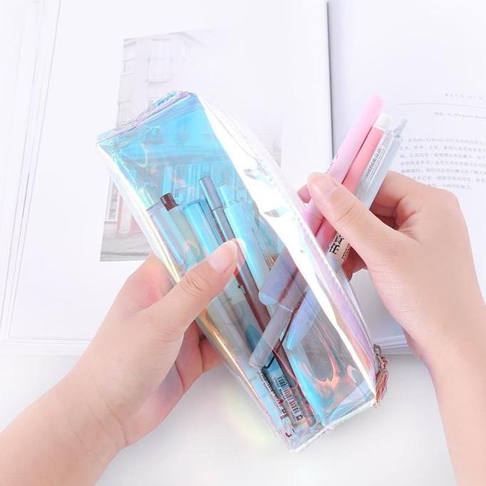 

PROMO kotak pensil hologram bahan PVC - Y167/TEMPAT PENSIL AESTHETIC/TEMPAT PENSIL ANAK PEREMPUAN/TEMPAT PENSIL LUCU/TEMPAT PENSIL 3D/TEMPAT PENSIL TRANSPARAN/TEMPAT PENSIL LUCU/TEMPAT PENSIL KOREA/TEMPAT PENSIL KAIN/TEMPAT PENSIL KALKULATOR