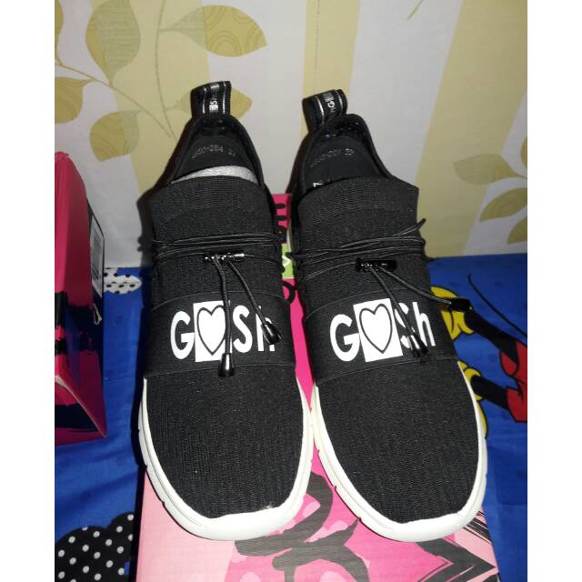 Sepatu gosh hitam