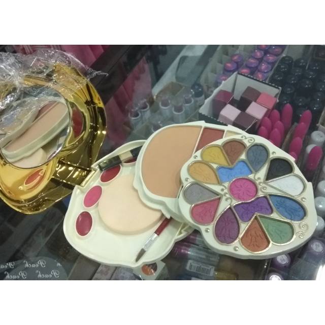 Make-up peach palette