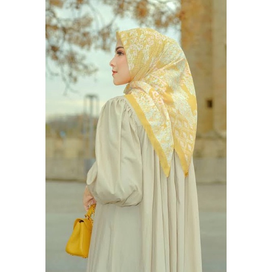 Buttonscarves granada series