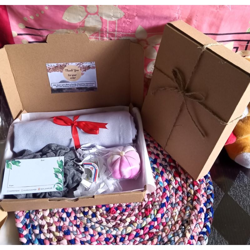 

Hampers Hijab/ Kado Ulang Tahun/ Kado Anniversary/ Kado Wisuda