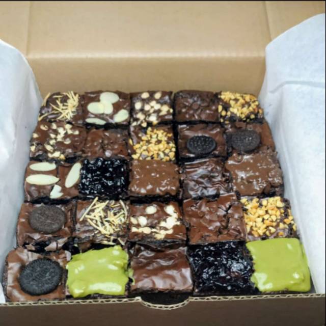 

FUDGY BROWNIES CHOCO TOPING