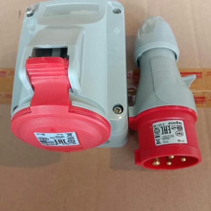 Monggo] Legrand Set 555258 Surface Mounting+555238 Plug Socket 32A 3Phase Ip44