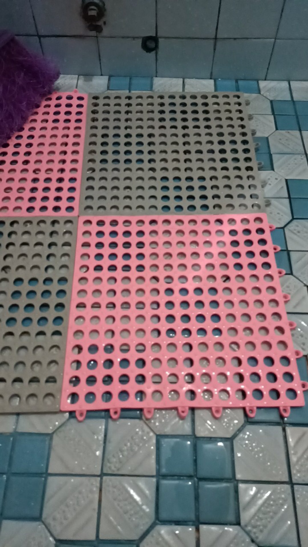 Alas Anti Slip Kamar Mandi / Karpet Anti Licin Dapur Mat Non-slip 30x30 Cm Polkadot Pvc