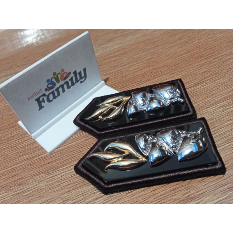 monoggram Polisi Kain Akrilik