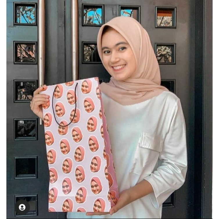 

Papperbag custom wajah/ paperbag/ paper bag kado free edit (baca deskripsi)
