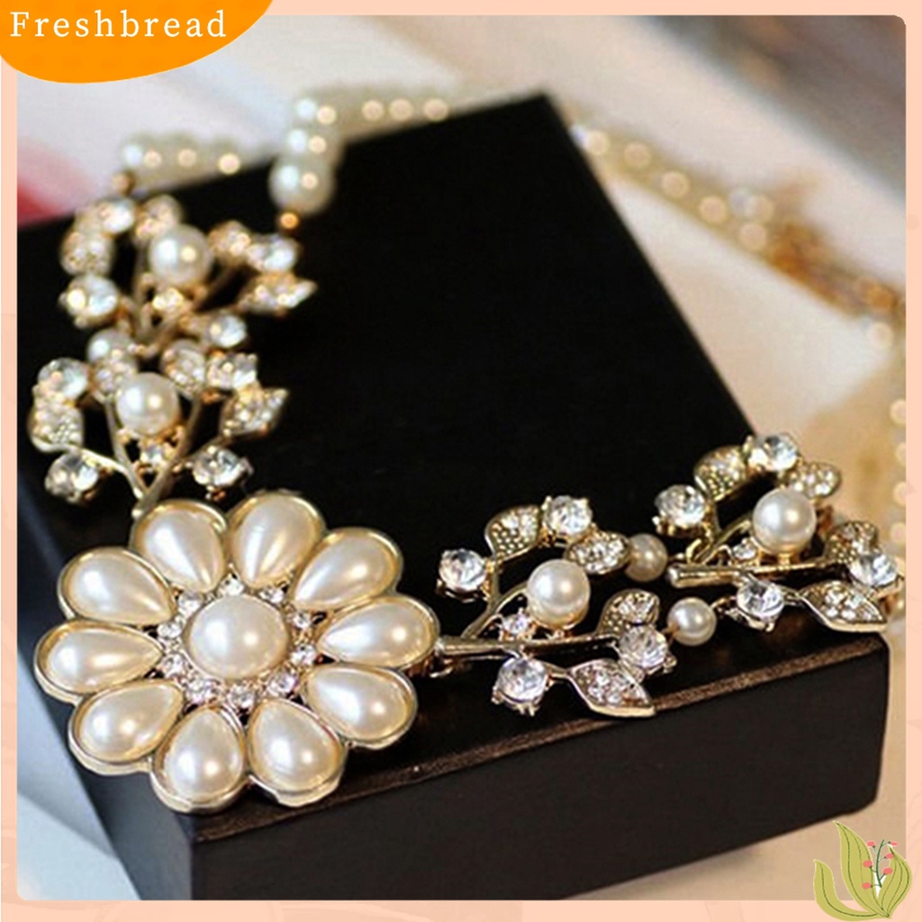 [TERLARIS]Double-Layer Flower Pendant Faux Pearl Elegant Chain Necklace for Dating