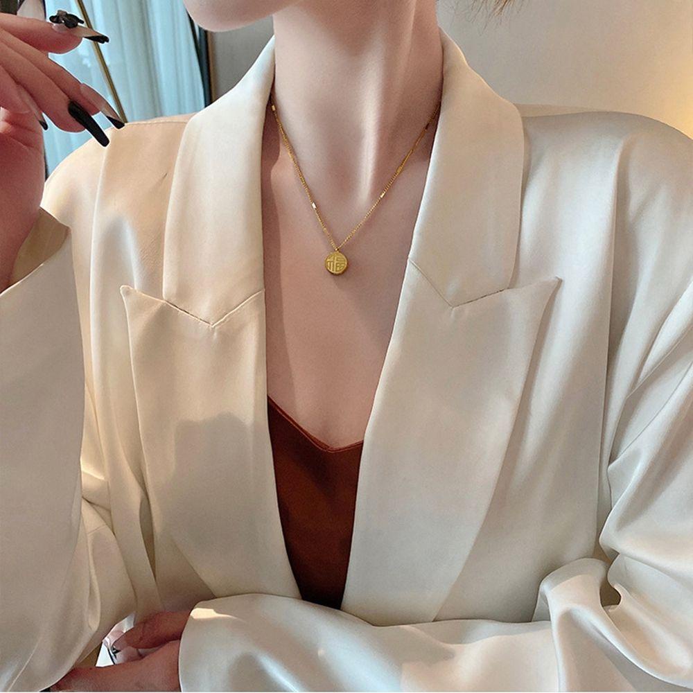 Needway   Kalung Emas Kepribadian Mewah Wanita Kalung Berkah Liontin Baja Titanium Karakter Cina Kalung Berlian