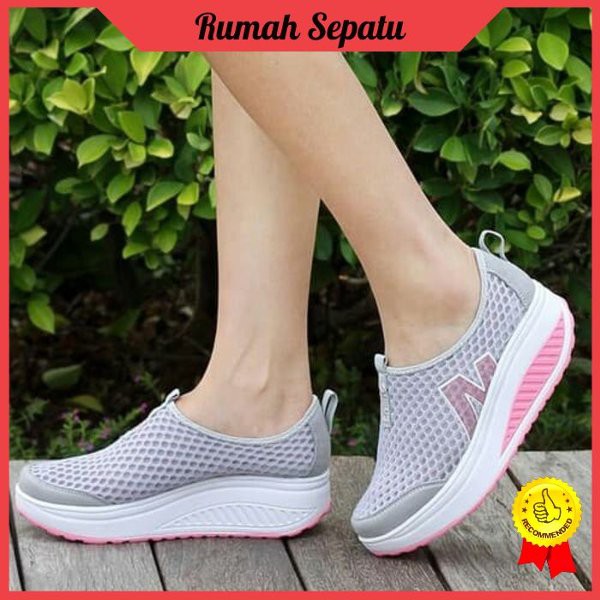 Unix  SEPATU KETS WANITA CASUAL SANTAI M HITAM TANPA TALI JOGGING LARI OLAHRAGA SPORT 100% Oke