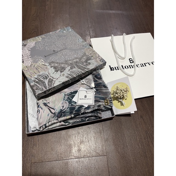 preloved buttonscarves Farsha