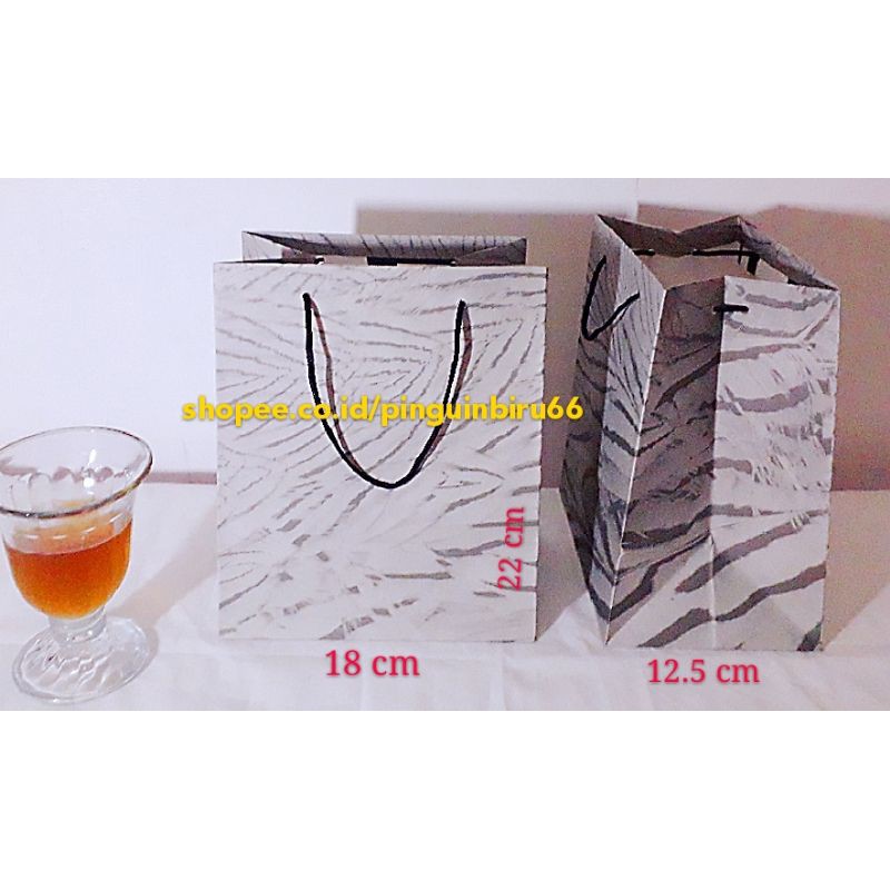 

Army look GOODIEBAG 18 x 12.5 x 22 cm