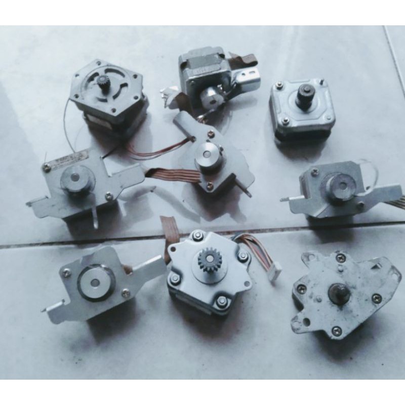 Stepper motor ex old floppy disk kondisi campuran rata rata unipolar 5 kabel termurah