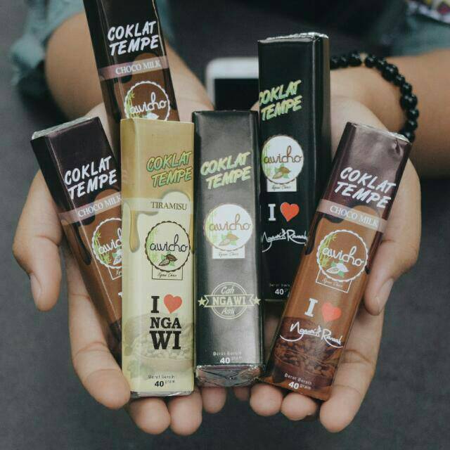 

Oleh Oleh Khas "Coklat Tempe" Awicho