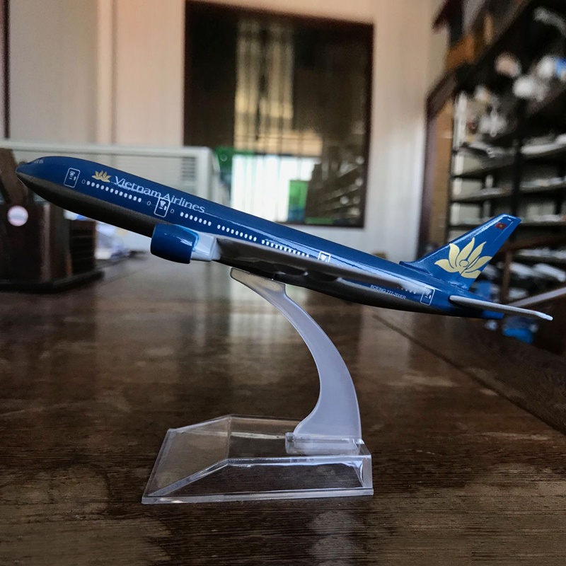 Model Pesawat Terbang Vietnam Airlines Boeing 777 787 A350 Airbus 320 Bahan Alloy Ukuran 16CM